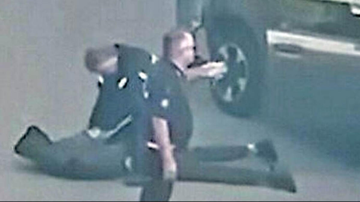 Banditi stesi a terra dopo il raid alle Poste, c'è un 17enne - 