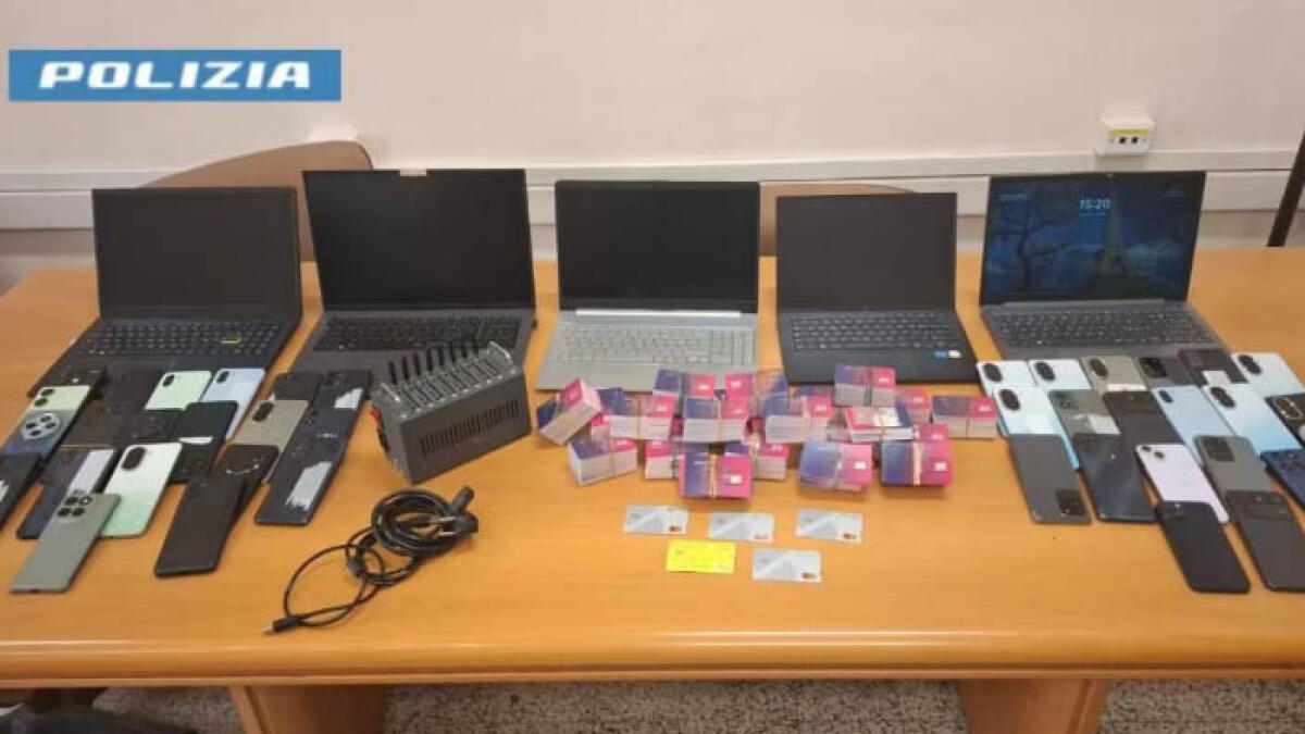 Aveva in casa mille schede Sim un supermodem per inviare sms a raffica in un minuto - 