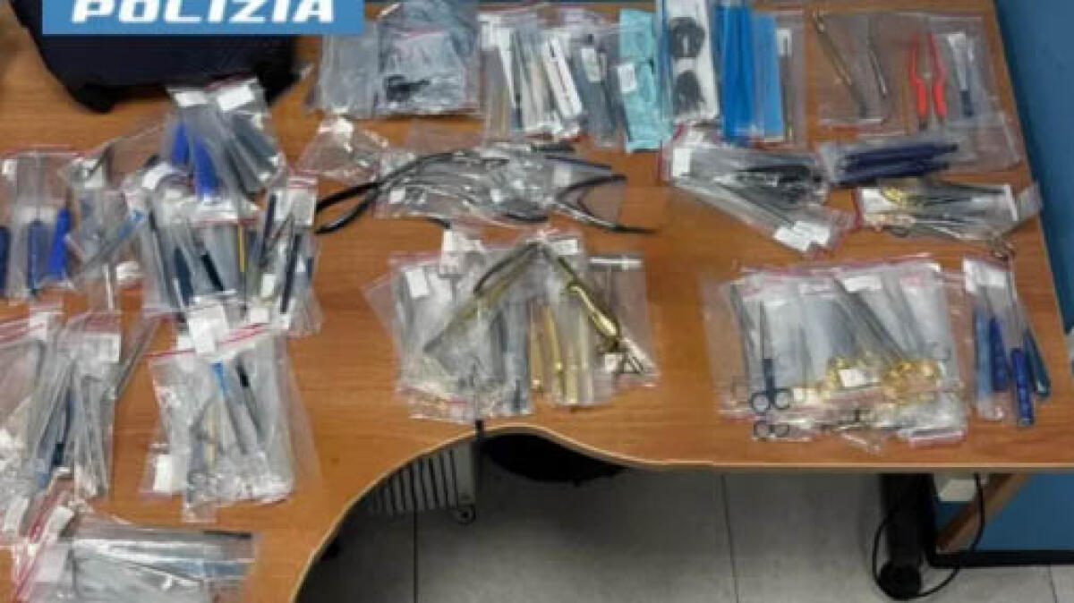 In un trolley 286 strumenti medici, scatta il blitz - 