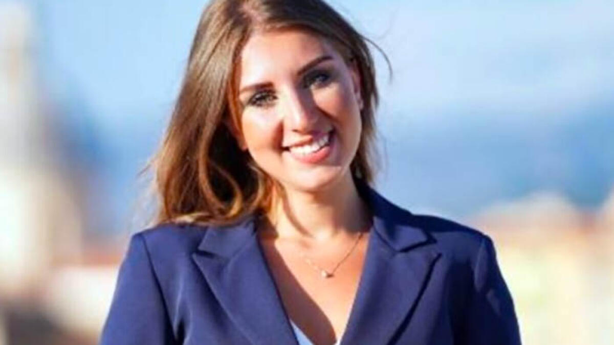 Passerella elettorale in chiesa e sull'altare: il vescovo si arrabbia - 