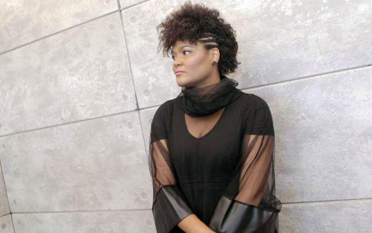 Isabela Fernandes lancia il nuovo album "Arresa" - 