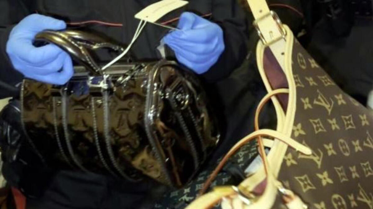 Valentino e Louis Vuitton, trovata refurtiva da 400mila euro - 