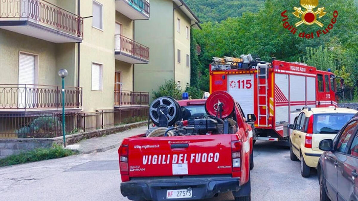 Esplosione in una casa, due ustionati - 