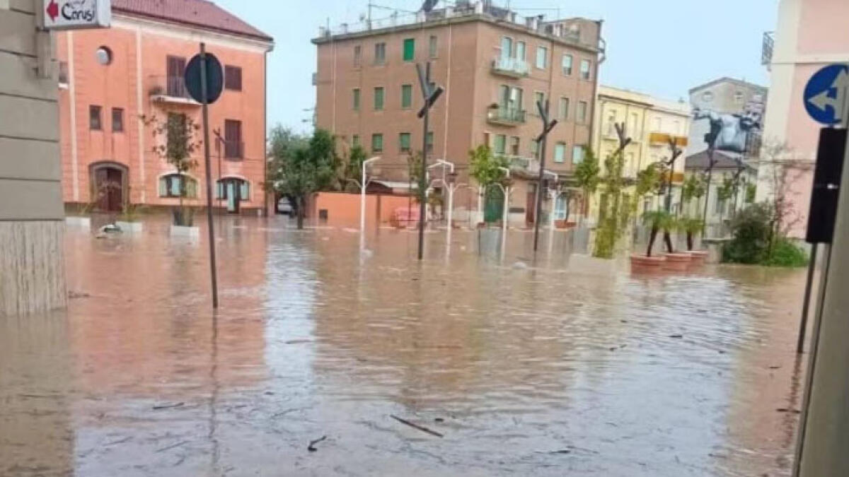 Nubifragio sul Cilento, famiglia di 5 persone resta bloccata - 