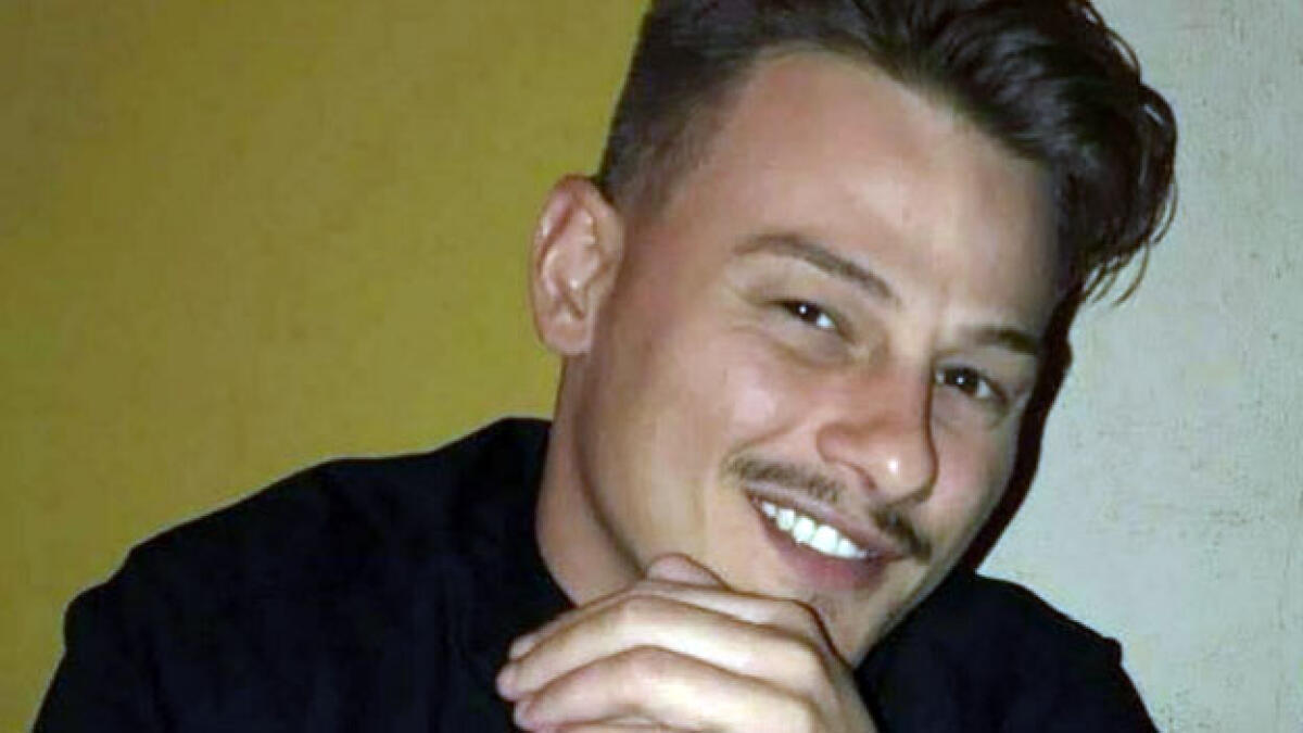 Giovane barbiere trovato senza vita nel suo negozio - 