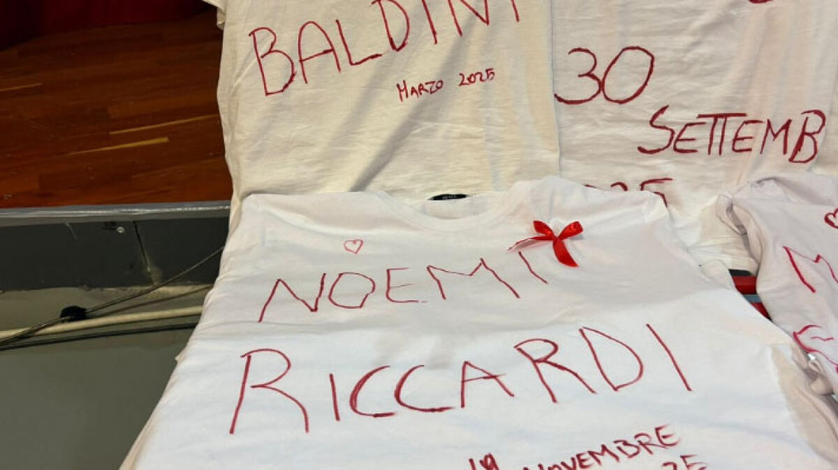 Noemi uccisa a Nola, flashmob per ricordare lei e le altre donne - 