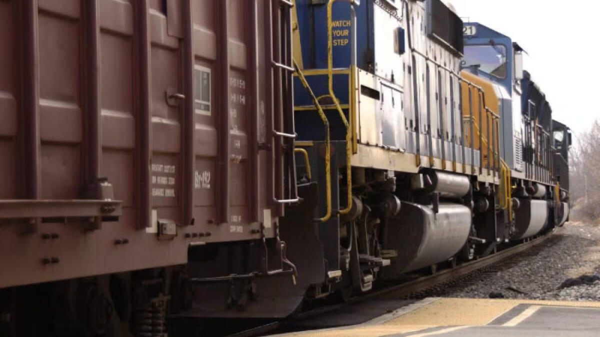 Lo scontro tra treno e gru ha provocato l'amputazione della gamba a un operaio - 