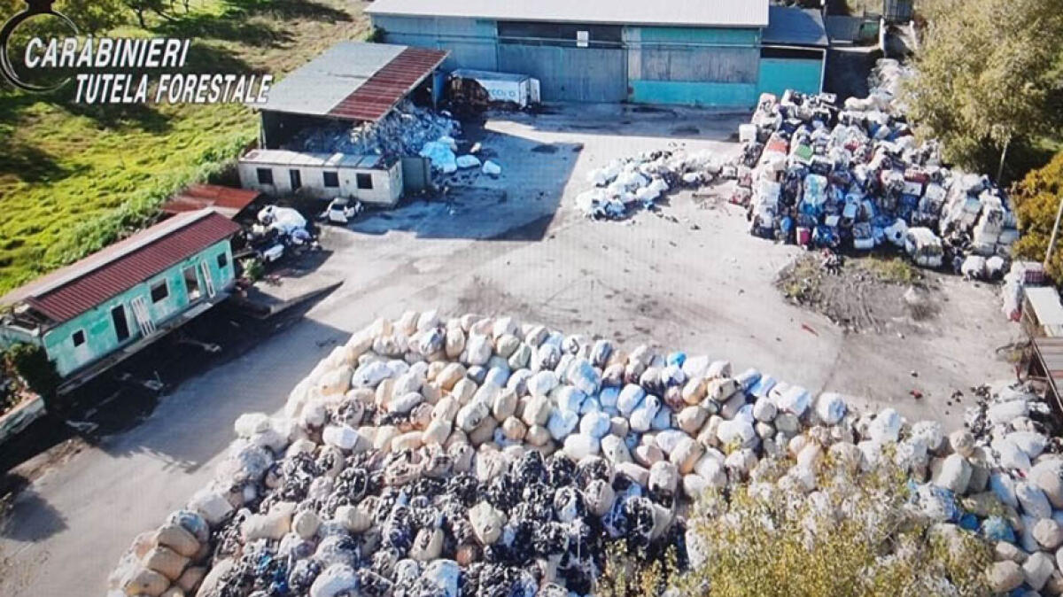 Somma Vesuviana, scoperta megadiscarica di 15mila metri cubi - 