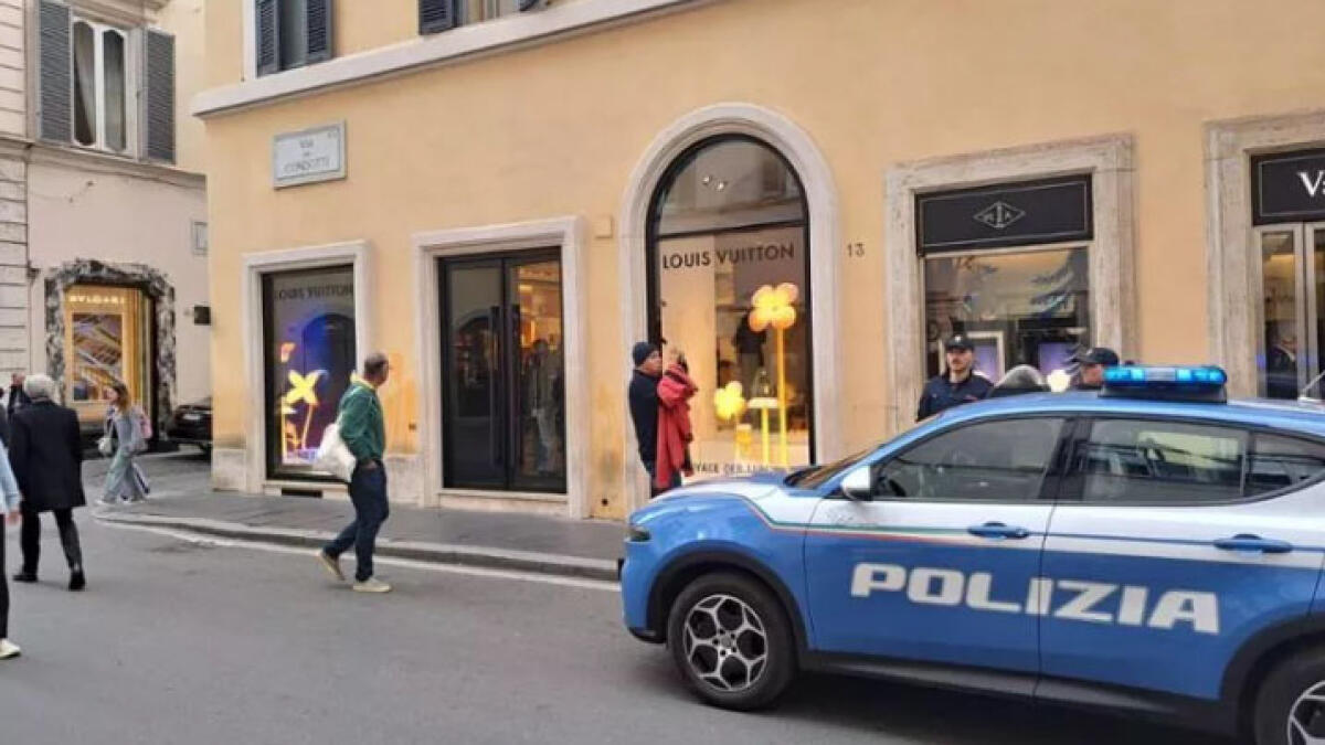 Store Louis Vuitton svaligiato nella notte: bottino da oltre 300mila euro - 
