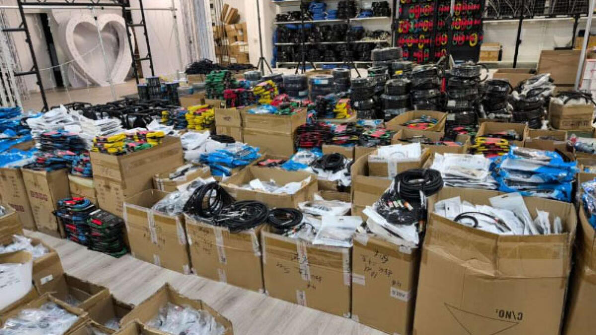 Un intero capannone usato per vendere esplosivi e "pezzotti" - 