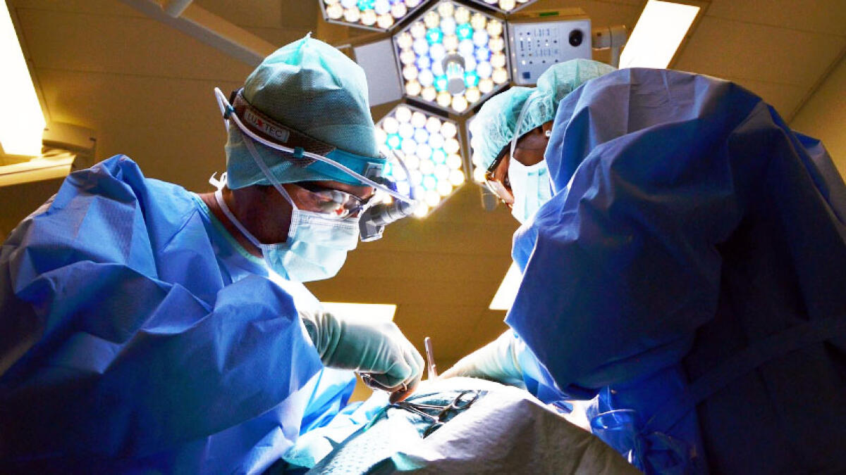 Interventi estetici per migliaia di euro, ma era tutto abusivo - 