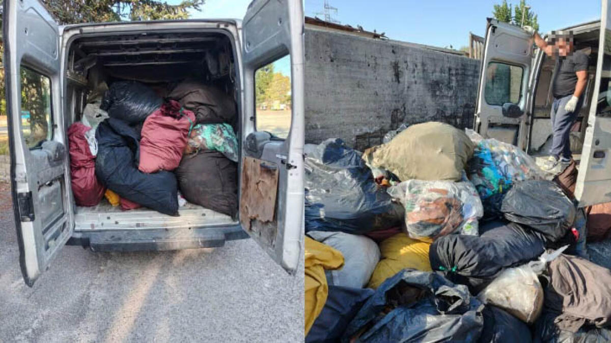 Una tonnellata di sacchi d'immondizia scoperta nei furgoni - 