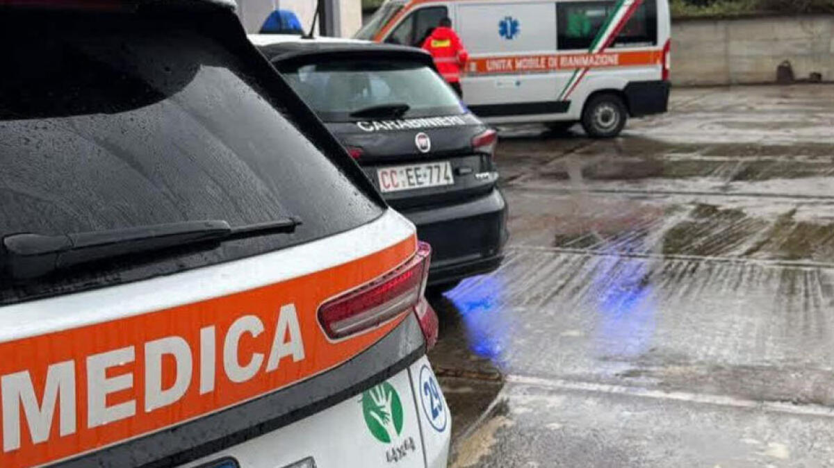 Senza vita in un casolare, è caduto dall'alto - 