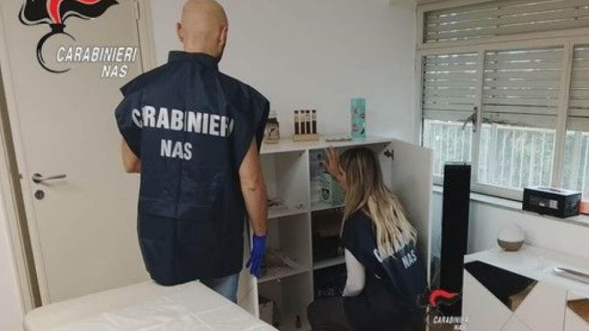 Studente fuori corso trasforma casa in un ambulatorio medico abusivo - 