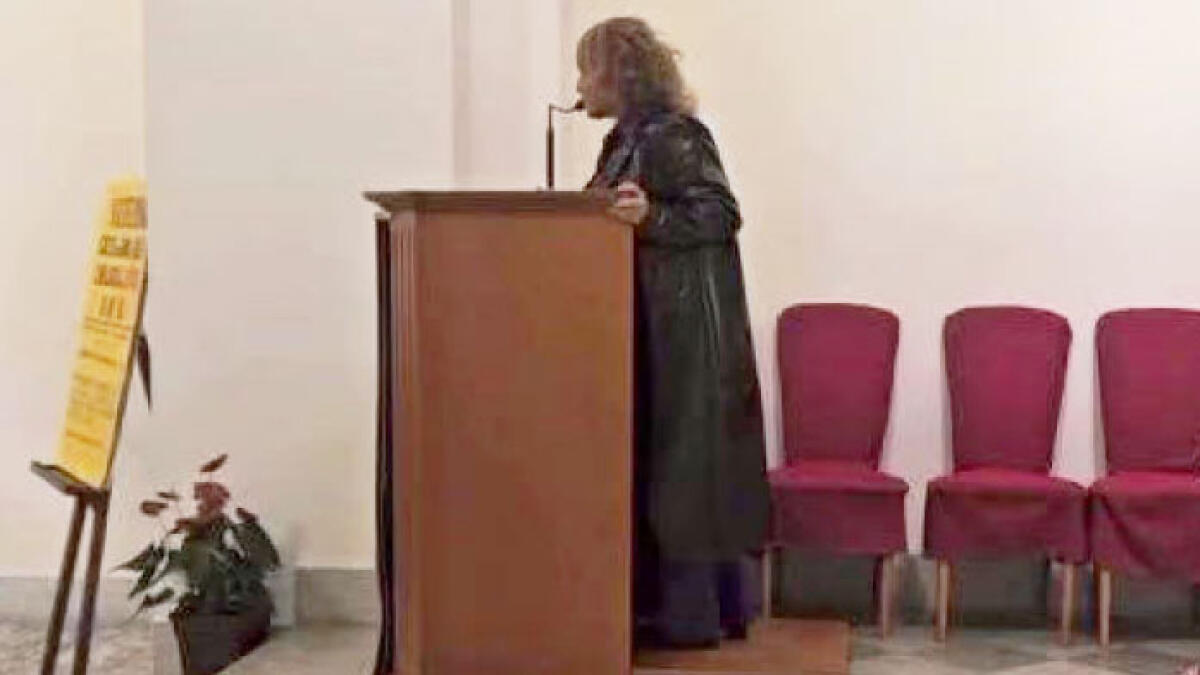 Parroco chiama candidata alle Regionali a parlare dall'altare - 