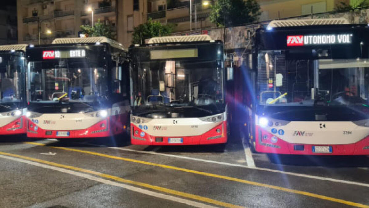 In Costiera e nei Paesi Vesuviani sono in circolazione i nuovi bus - 