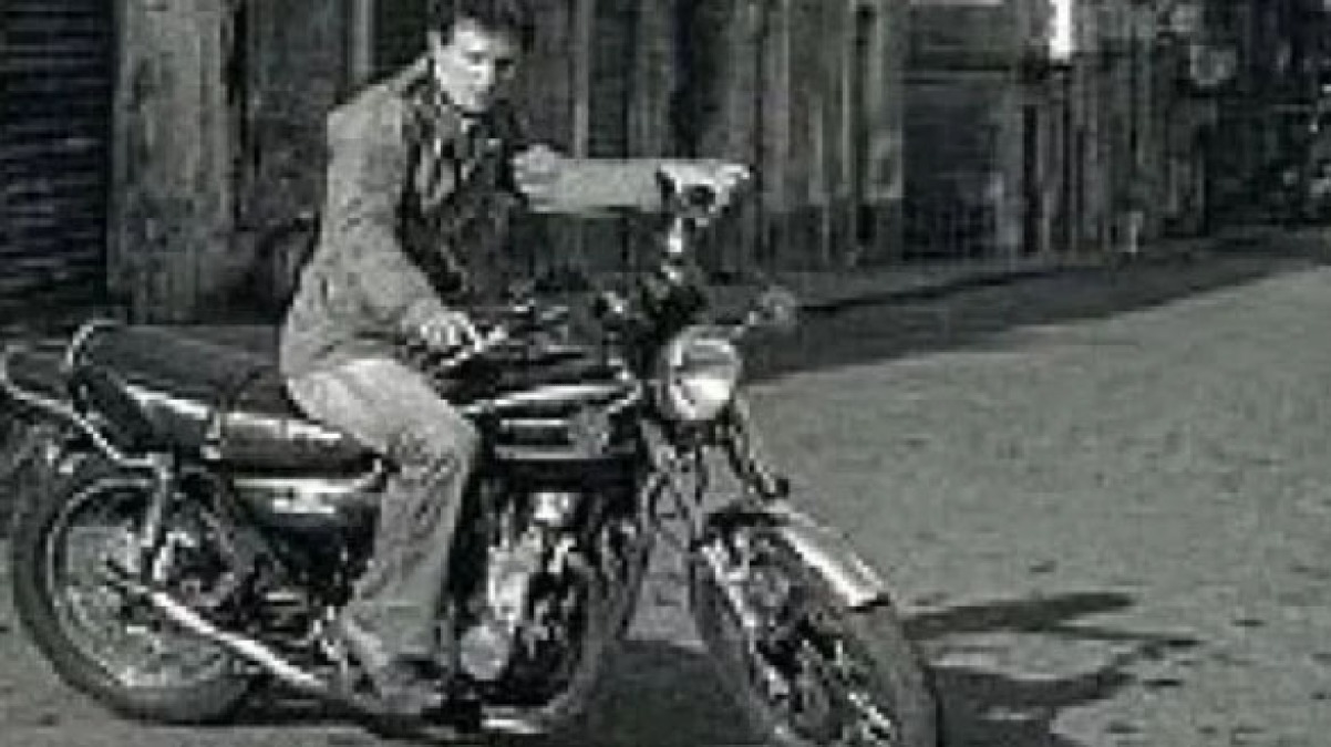 Addio ad "Agostino 'o pazzo", Napoli perde una leggenda - 