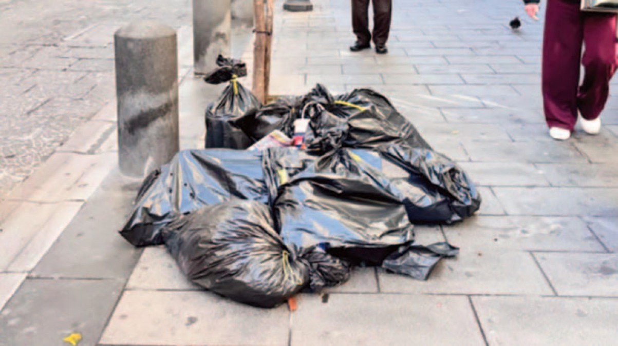 Professionista abbandona rifiuti nei Paesi Vesuviani e viene denunciato - 