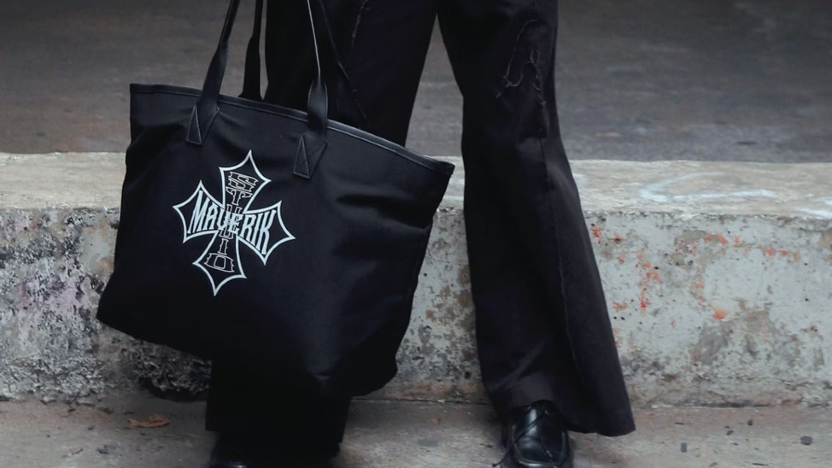 Ragazza trascinata per metri dopo lo scippo della borsa - 