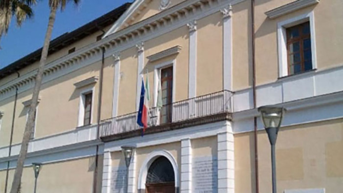 Sei funzionari interdetti nella città vesuviana - 