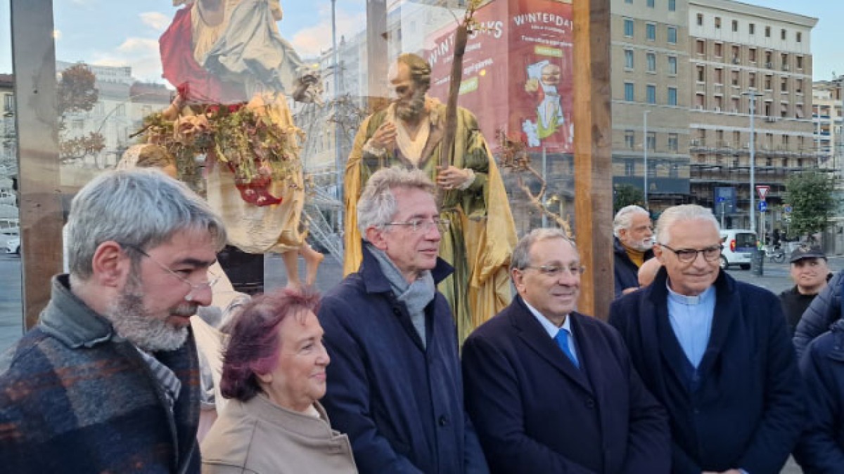 A Piazza Municipio arriva la Natività a grandezza naturale - 