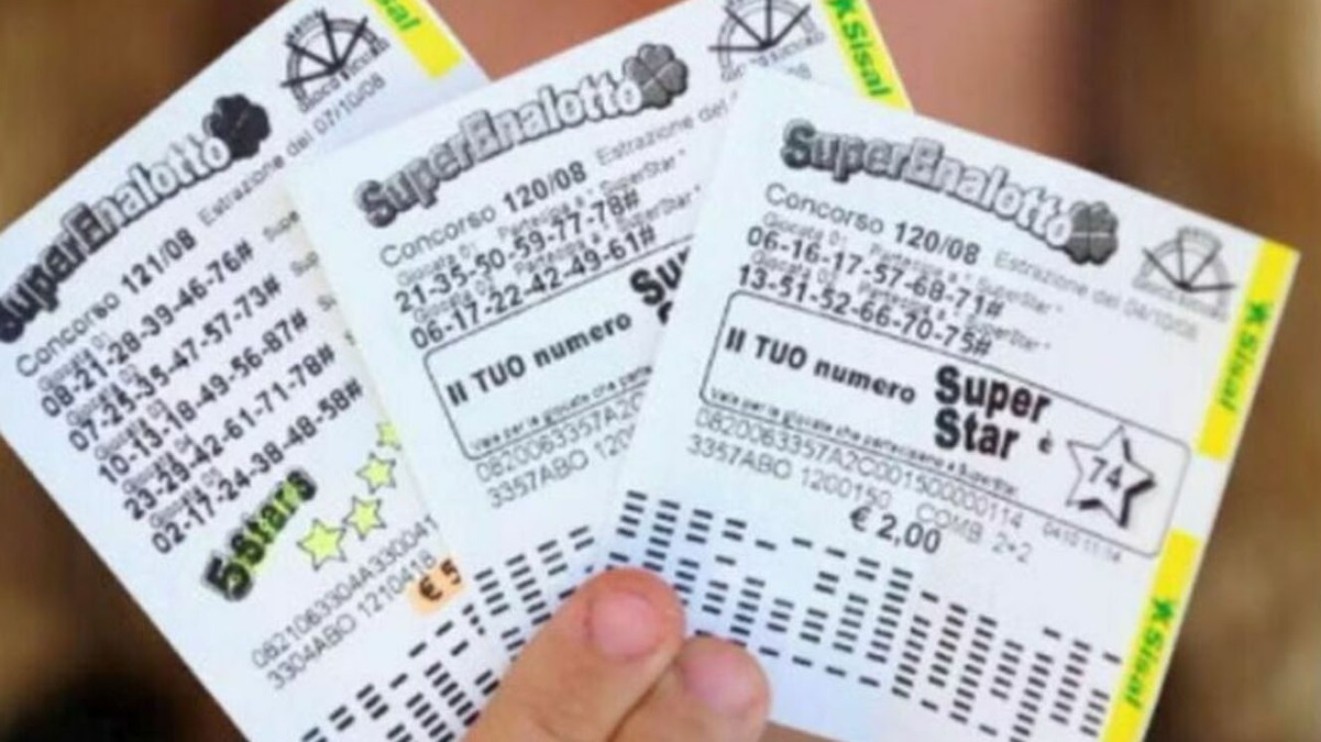 Superenalotto, due "5" da 110mila euro in provincia di Napoli - 