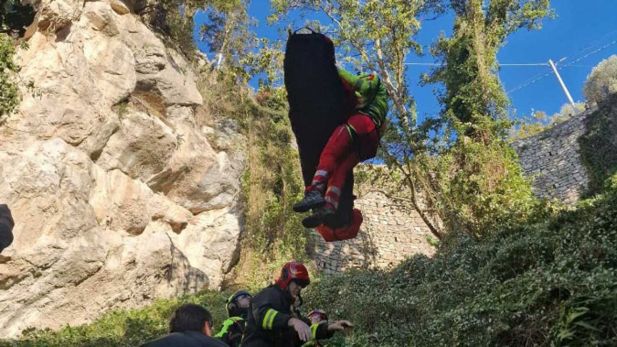 Operaio precipita in Costiera - 