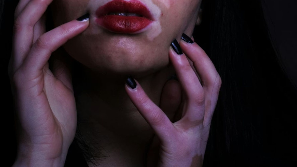 Lei 16 anni non vuole prendere la pillola del giorno dopo, lui le punta la pistola - 