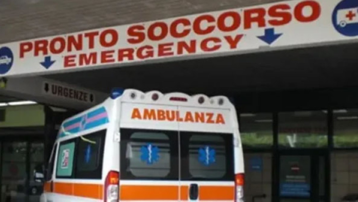 Cade da impalcatura, grave operaio - 