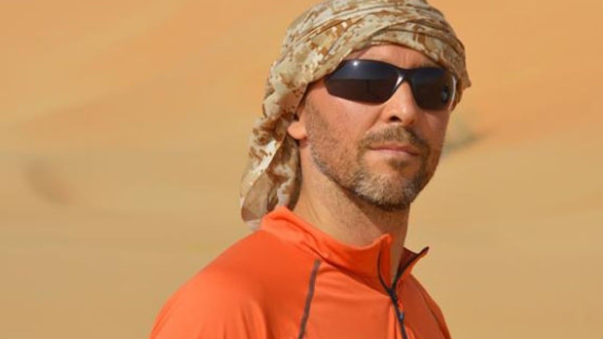 Da Napoli parte per il deserto e lo sfida in bici - 