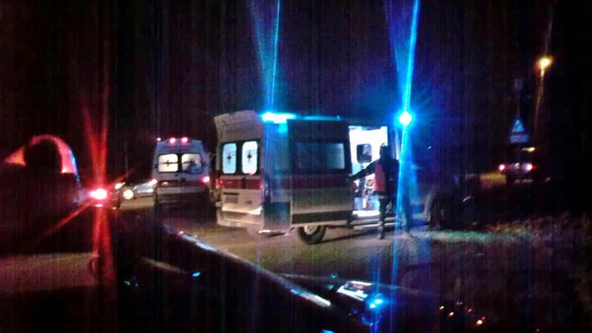 Incidente frontale tra auto e ambulanza: ci sono feriti - 