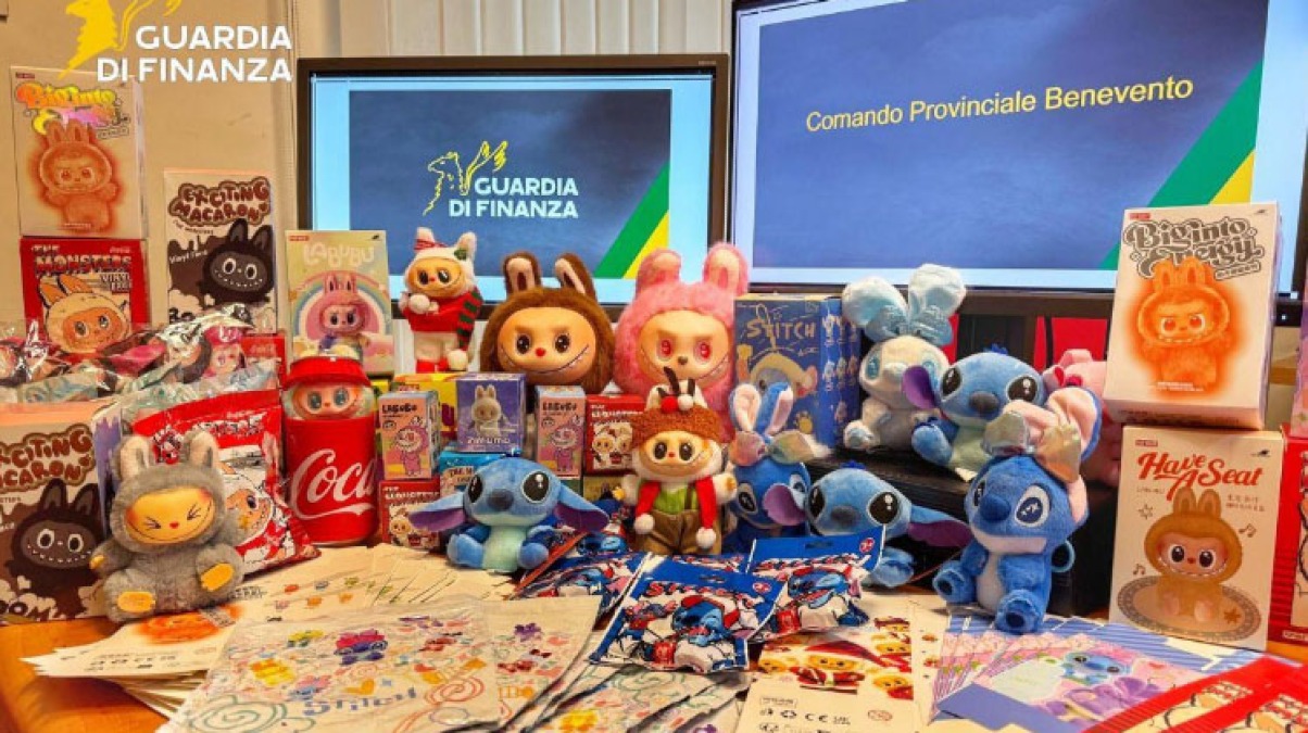 Sequestrati 400 Labubu contraffatti - 