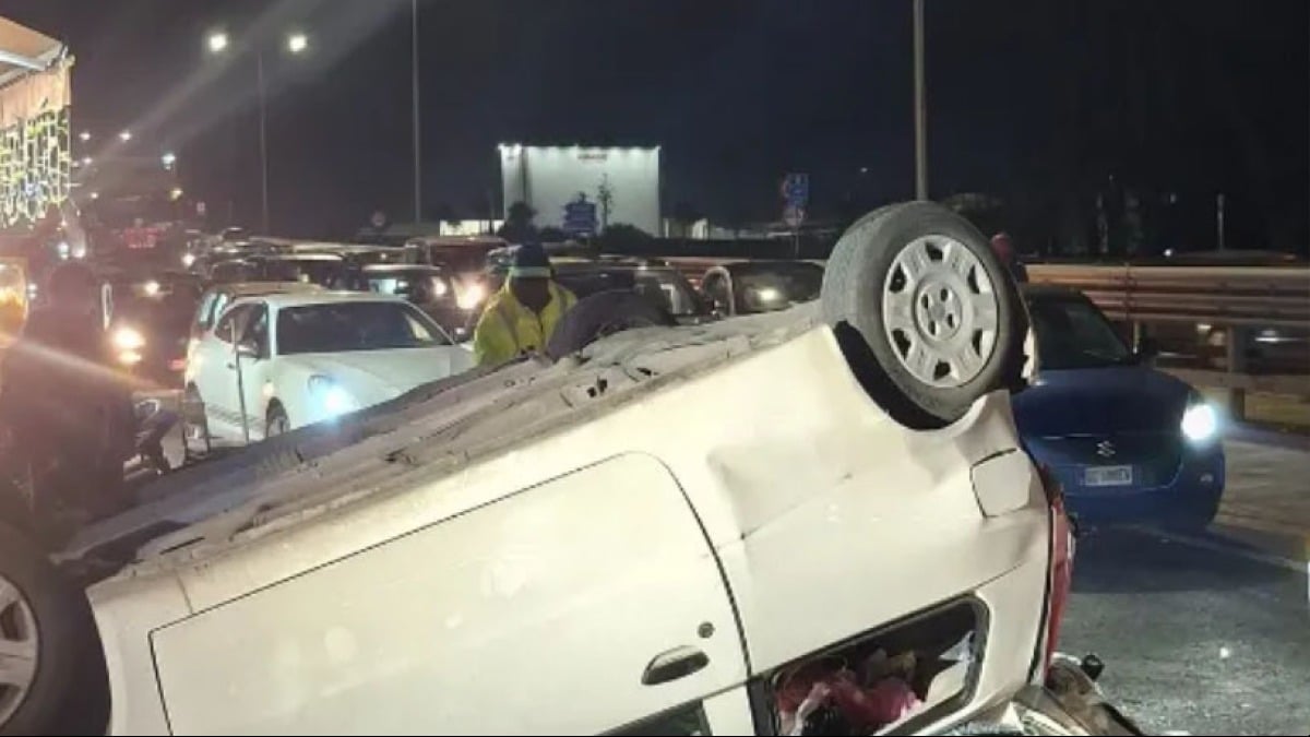 Drammatico incidente con otto feriti tra cui quattro bimbi - foto Melito Online