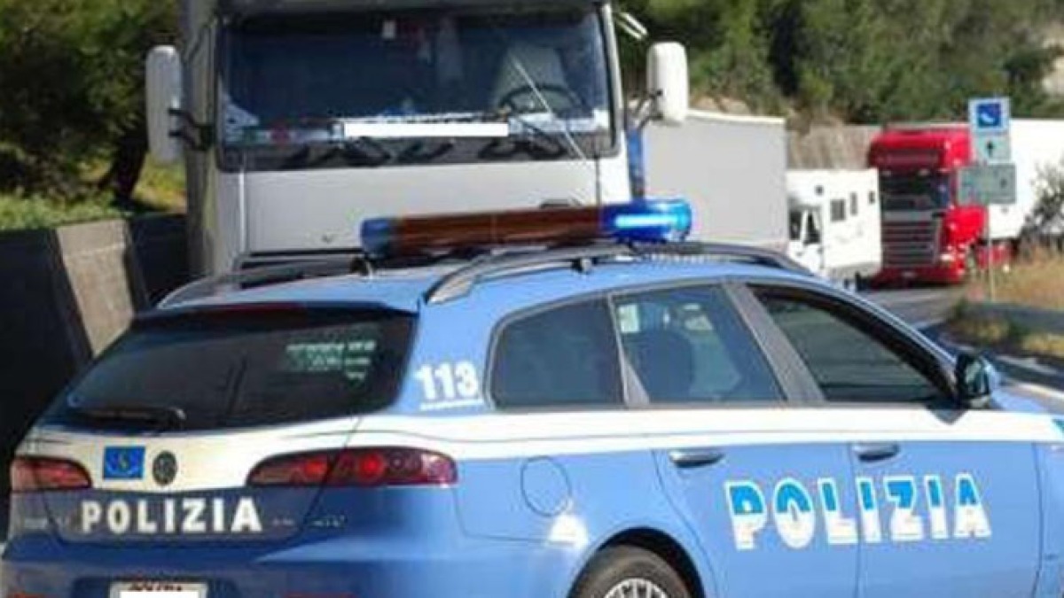 Camionista trasporta carico di hashish sull'A2 - 