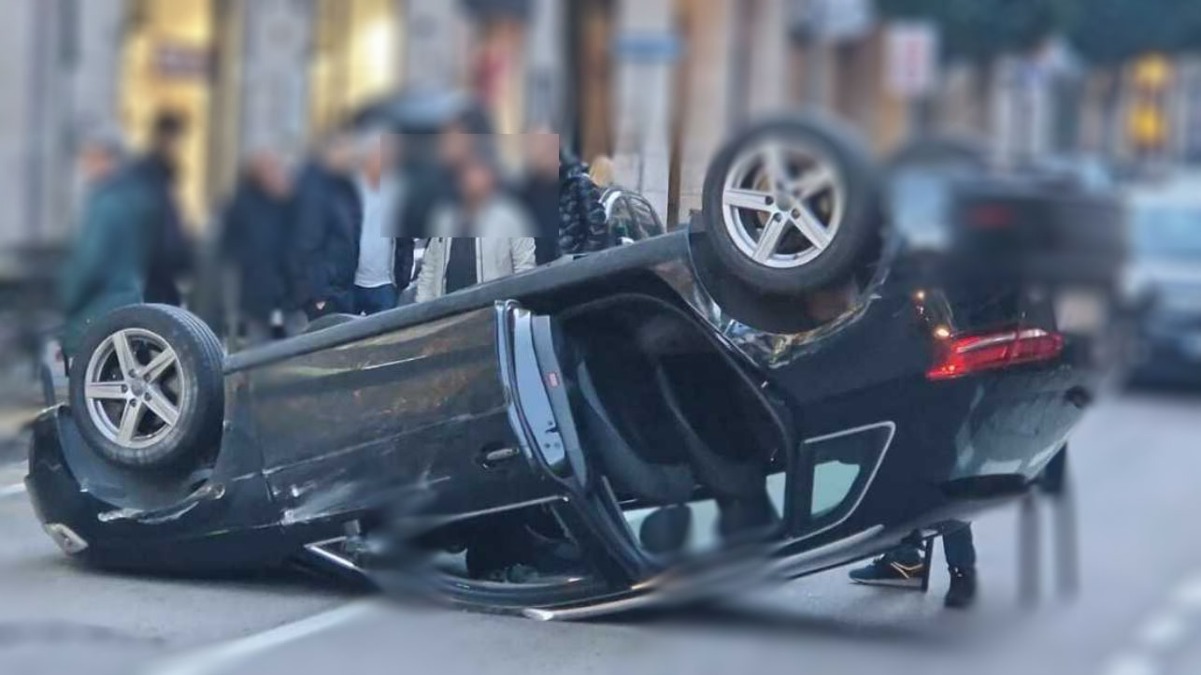 Perde il controllo e si ribalta con l'auto - 