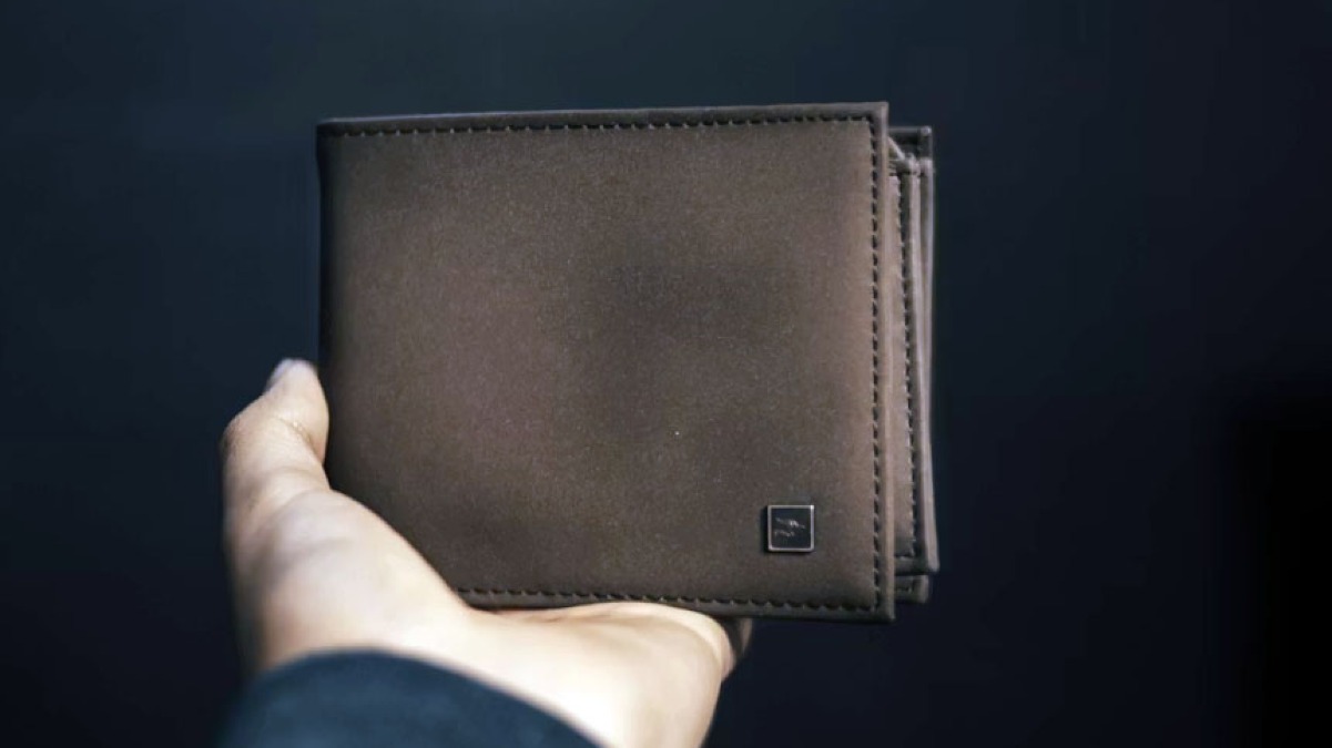 Trova portafoglio con oltre 500 euro, migrante lo riconsegna - 