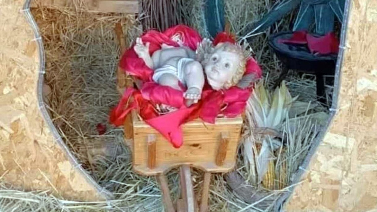 Vandali rompono la testa del Bambino Gesù - 