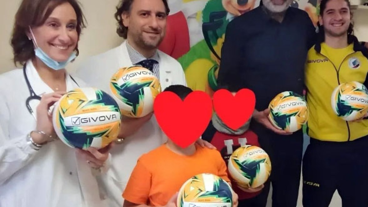 Terzigno Volley in visita ai bimbi ricoverati all'ospedale di Sarno - 