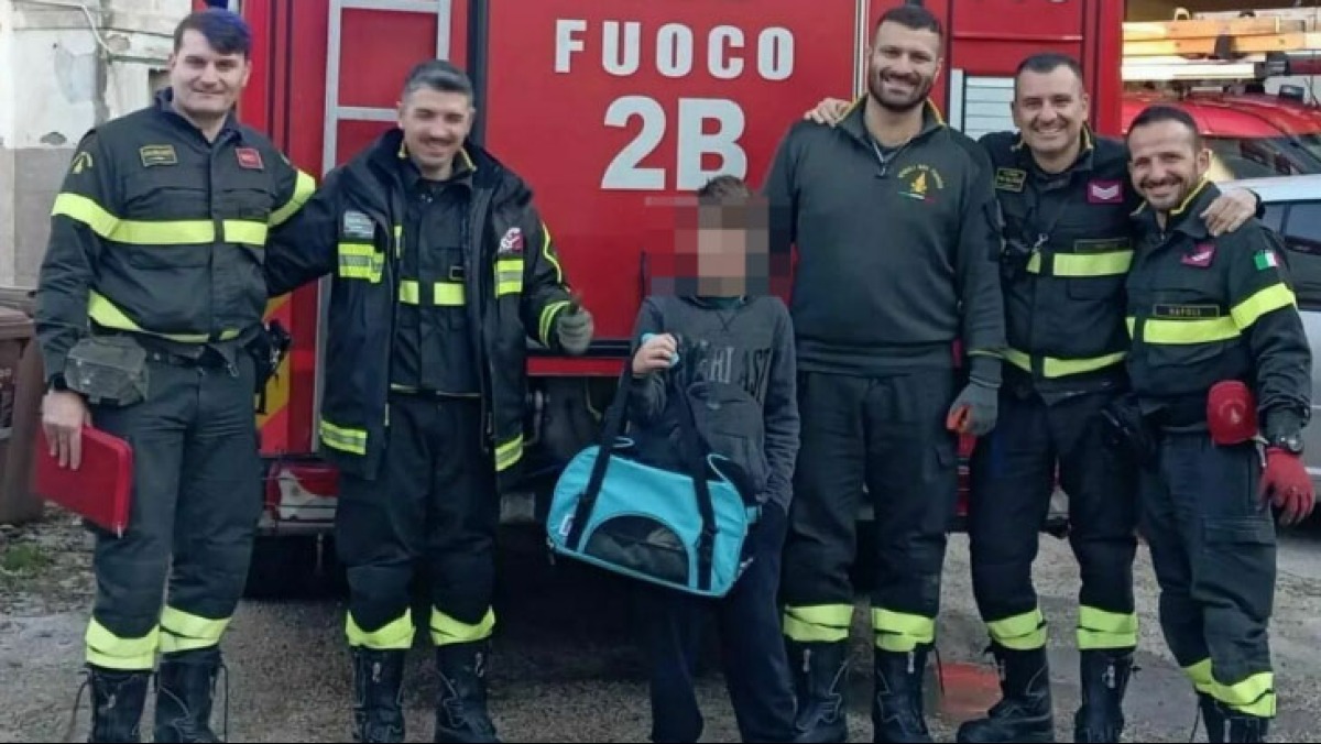 Gattino intrappolato e salvato nelle fogne - 