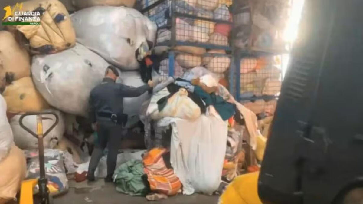 Scoperte 65 tonnellate di rifiuti in una fabbrica dei Paesi Vesuviani - 