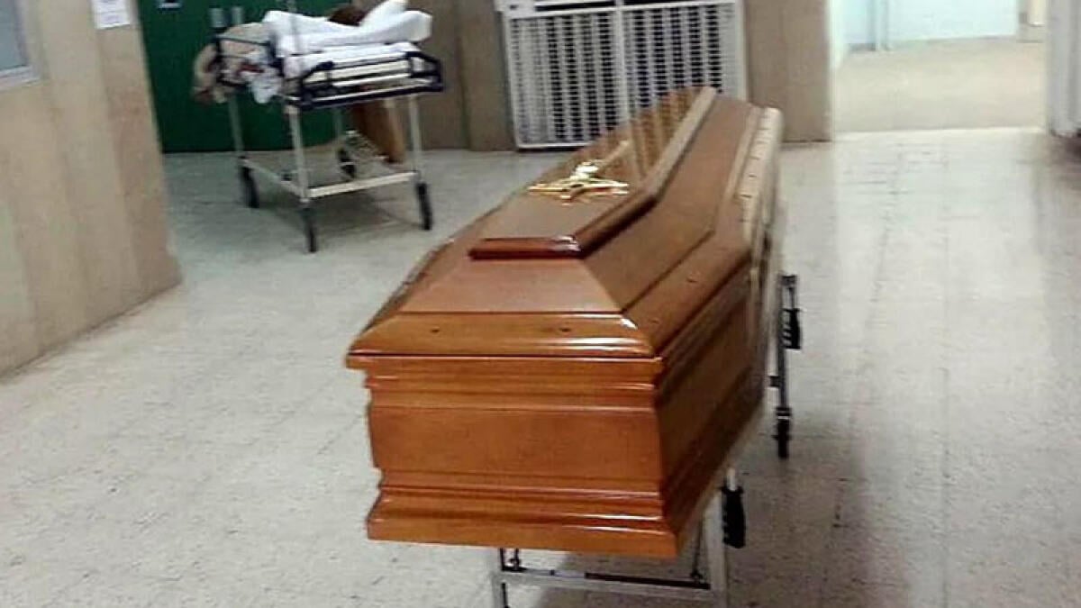 Donna muore in ospedale, salma senza la fede nuziale - 
