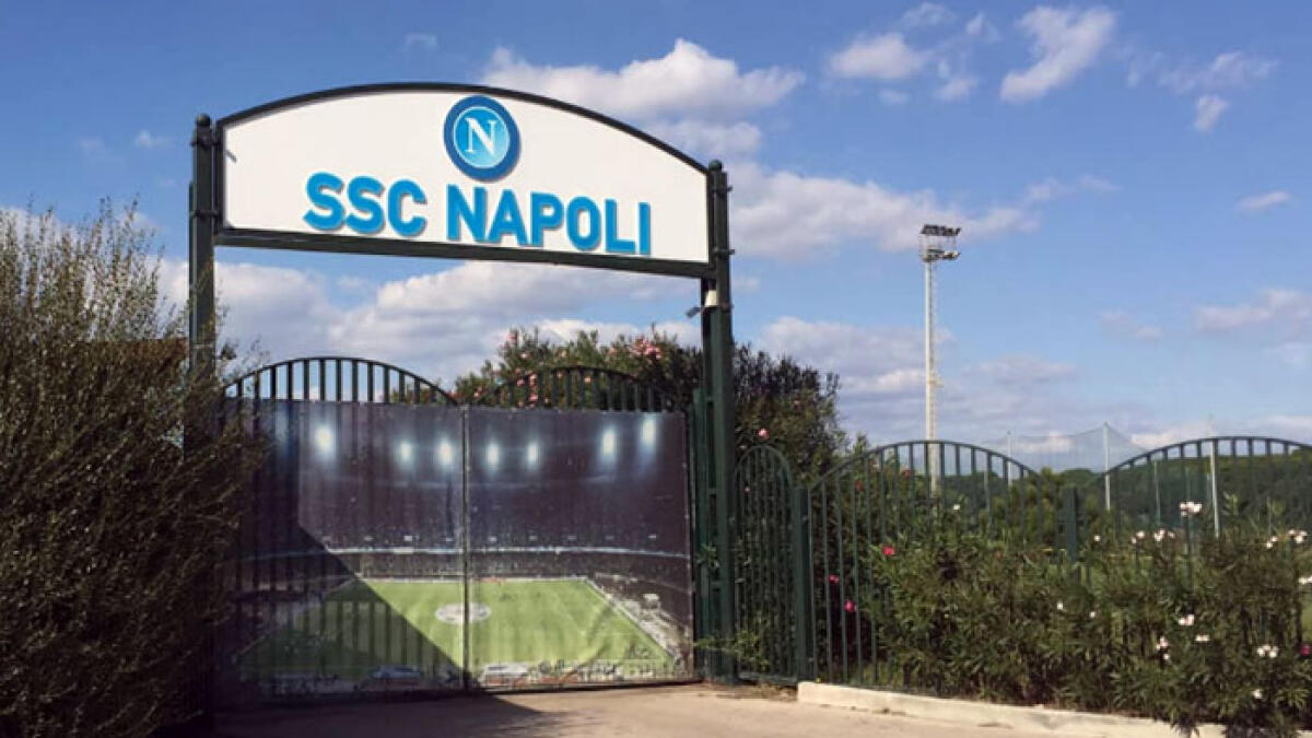 Paura in aereo: atterraggio di emergenza per i calciatori del Napoli - 