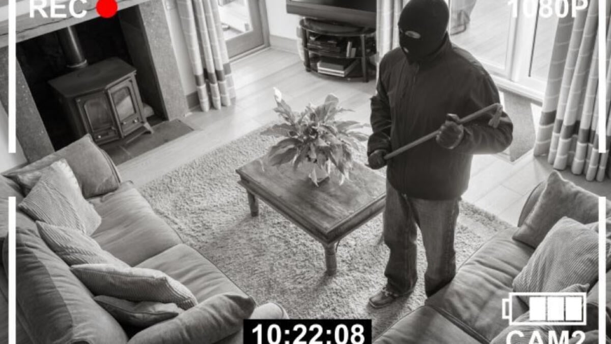 Ladri in casa a Sant'Anastasia, marito e moglie li mettono in fuga - 