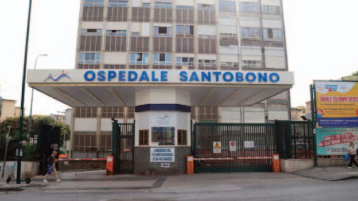 Bimbo in pericolo di vita arriva al Santobono con un volo militare - 