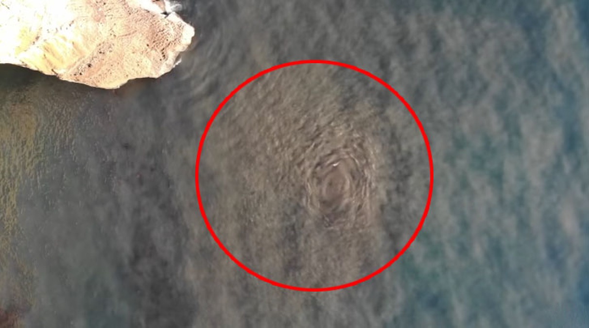 Collettore perde, cloaca in mare nel Golfo di Napoli - 