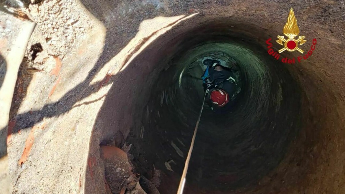 Corpo senza vita di una donna in un pozzo - 