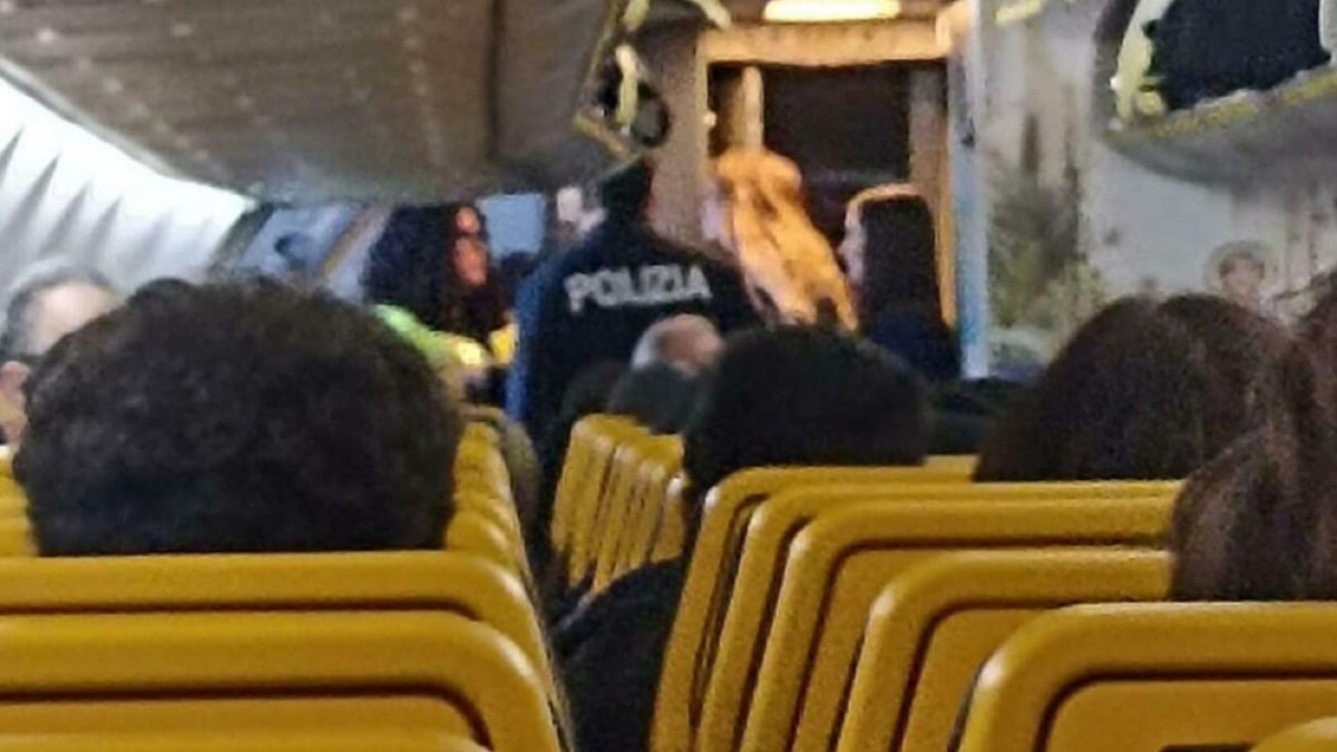 Spray al peperoncino in aereo, esplode il panico - 