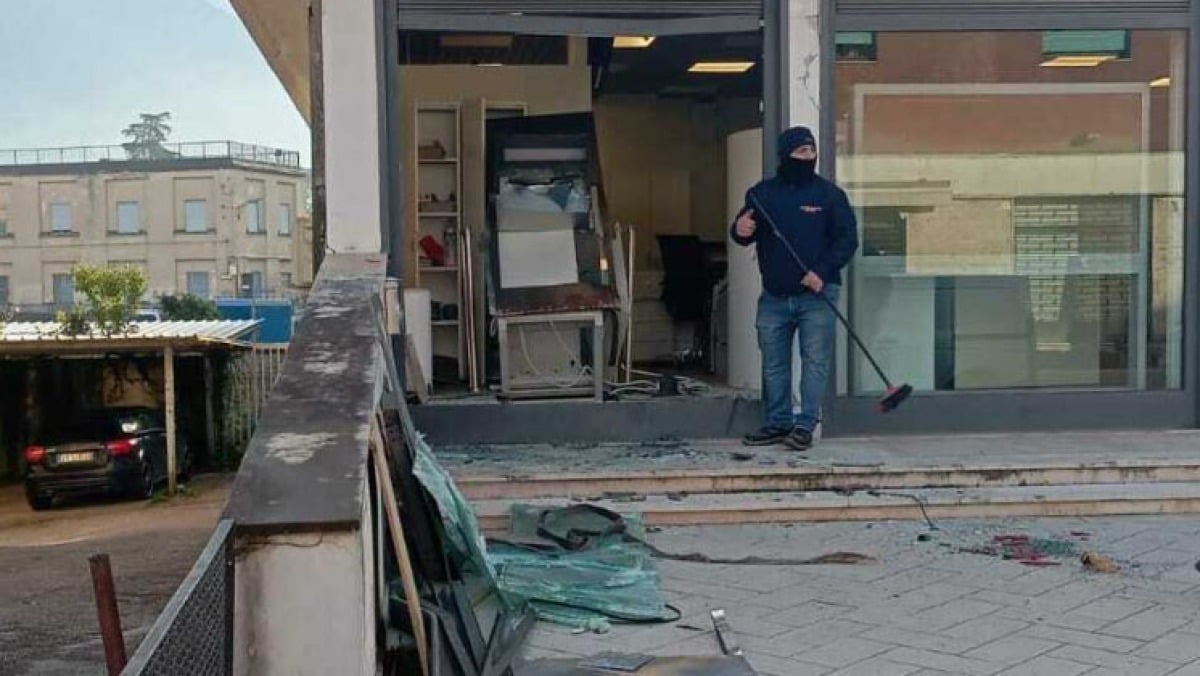 Assaltato e distrutto un altro bancomat - 
