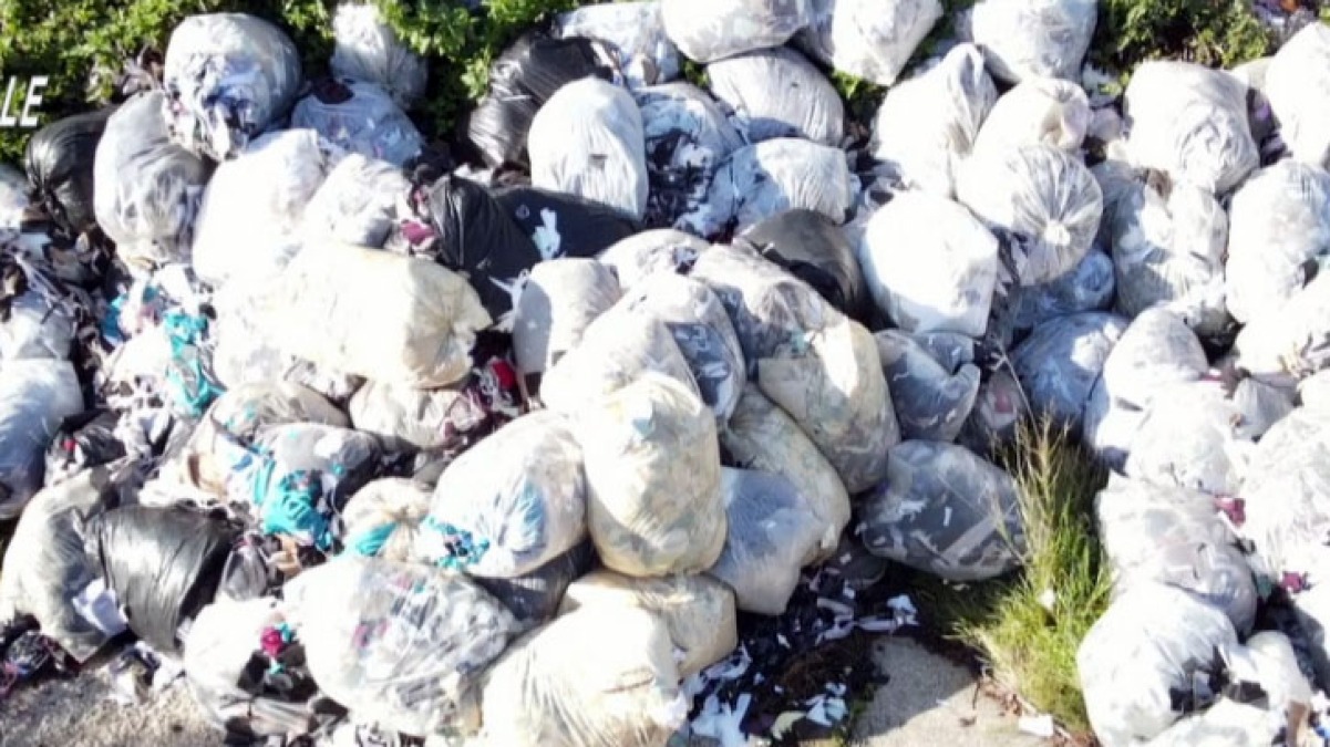 Quanti rifiuti, sigilli a sei fabbriche - 