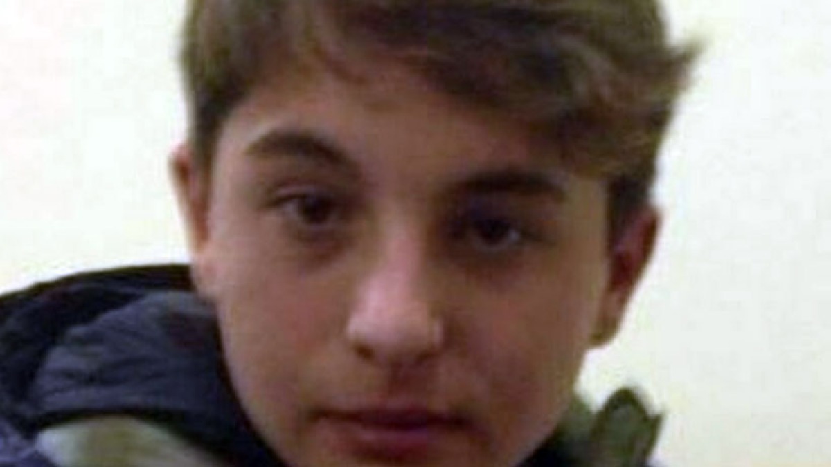 Omicidio del 13enne, le urla della mamma dopo l'assoluzione dell'imputato - 